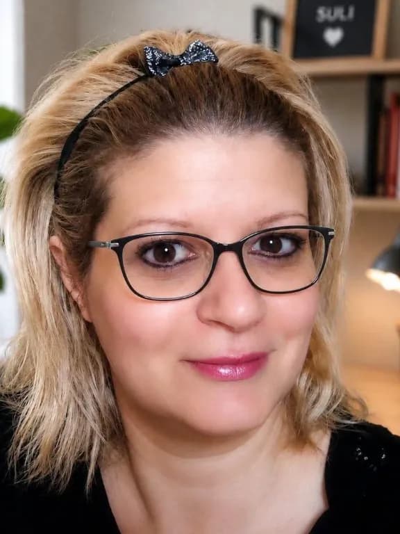 Dobos Hajnalka profilképe