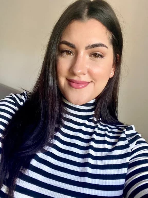 Ábrahám Cintia  profilképe